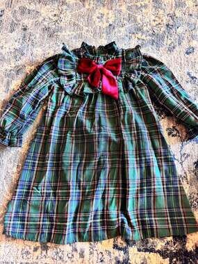 Young girls elegant Green Plaid Ruffle Dress With Red Velvet Bow sz6